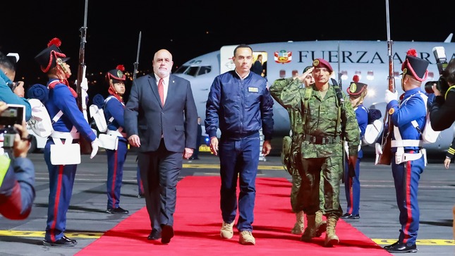Presidente José Jerí llegó a Ecuador para participar en el Encuentro Presidencial y en el XVI Gabinete Binacional