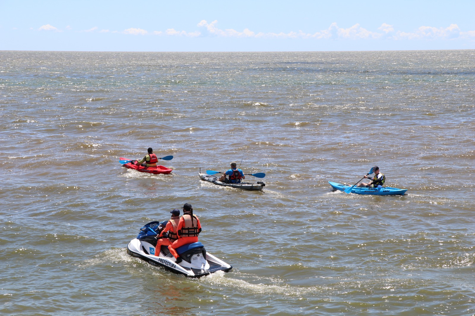 Prefectura llama a cumplir medidas de seguridad para la navegación en kayak y botes a remo