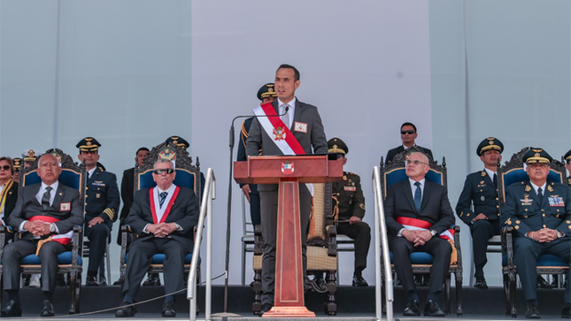 Jerí afirma que se dotará a pilotos y técnicos de la FAP de las herramientas necesarias para cumplir su deber