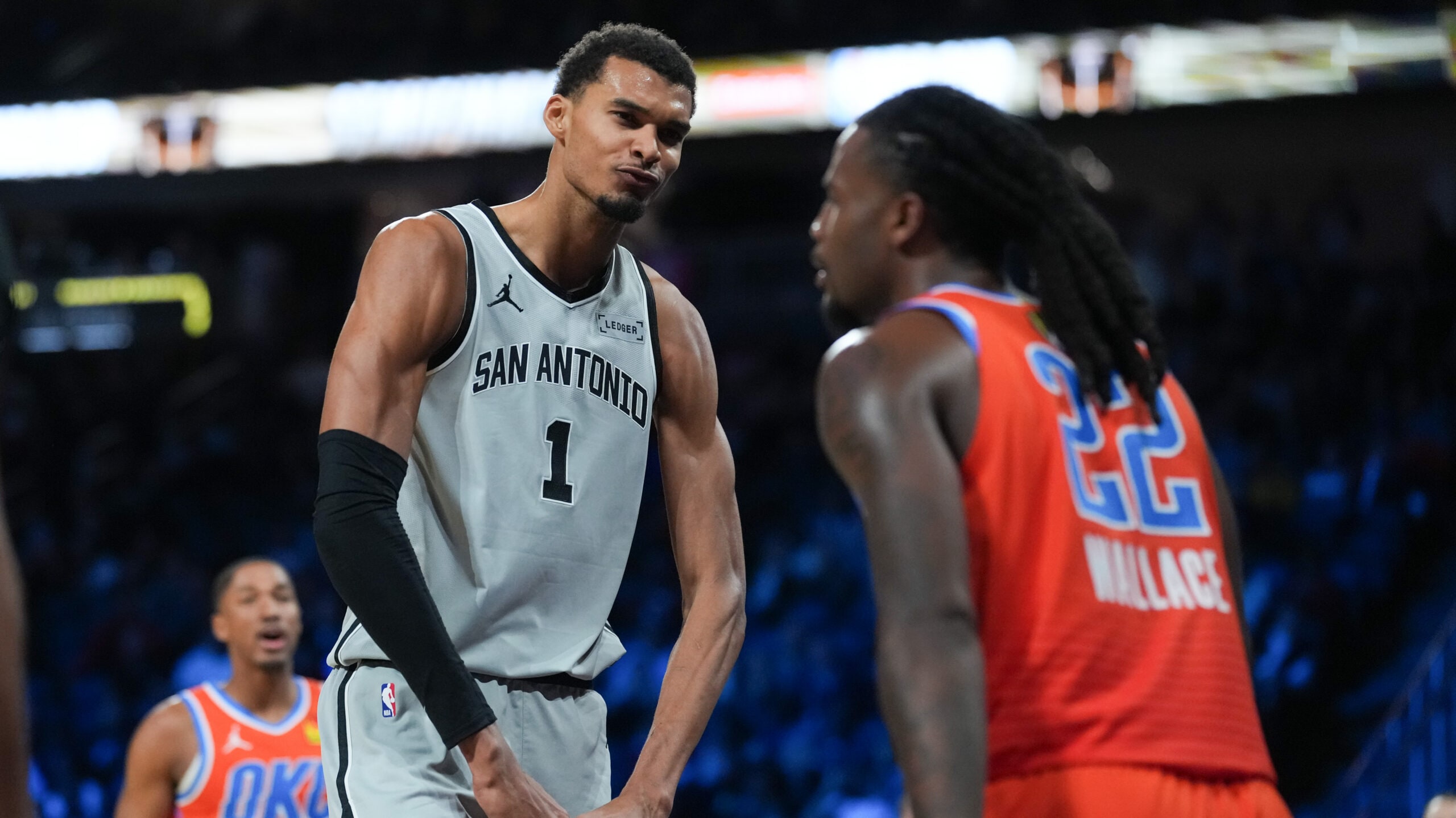 Wembanyama regresa y conduce a los Spurs a la victoria ante los Thunder en las semifinales de la NBA Cup