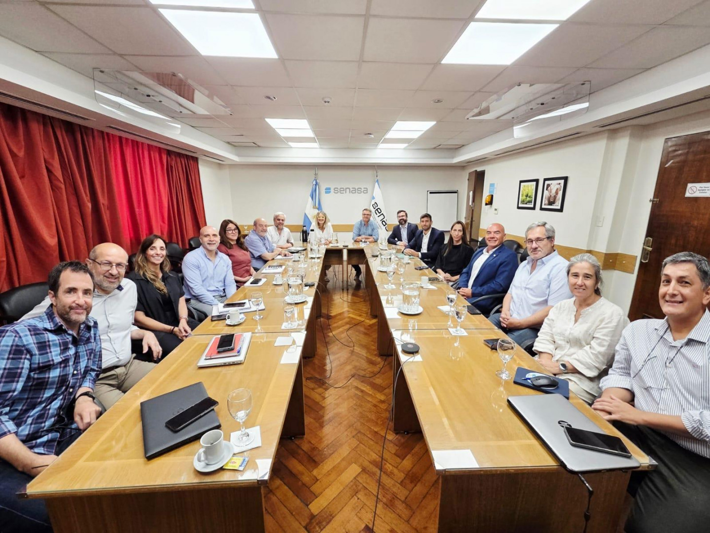 Diálogo entre entidades profesionales de veterinarios y agrónomos