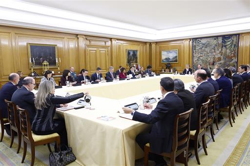 España: Pedro Sánchez traslada el compromiso de la Presidencia con la Fundación Carolina y destaca los beneficios de la cooperación