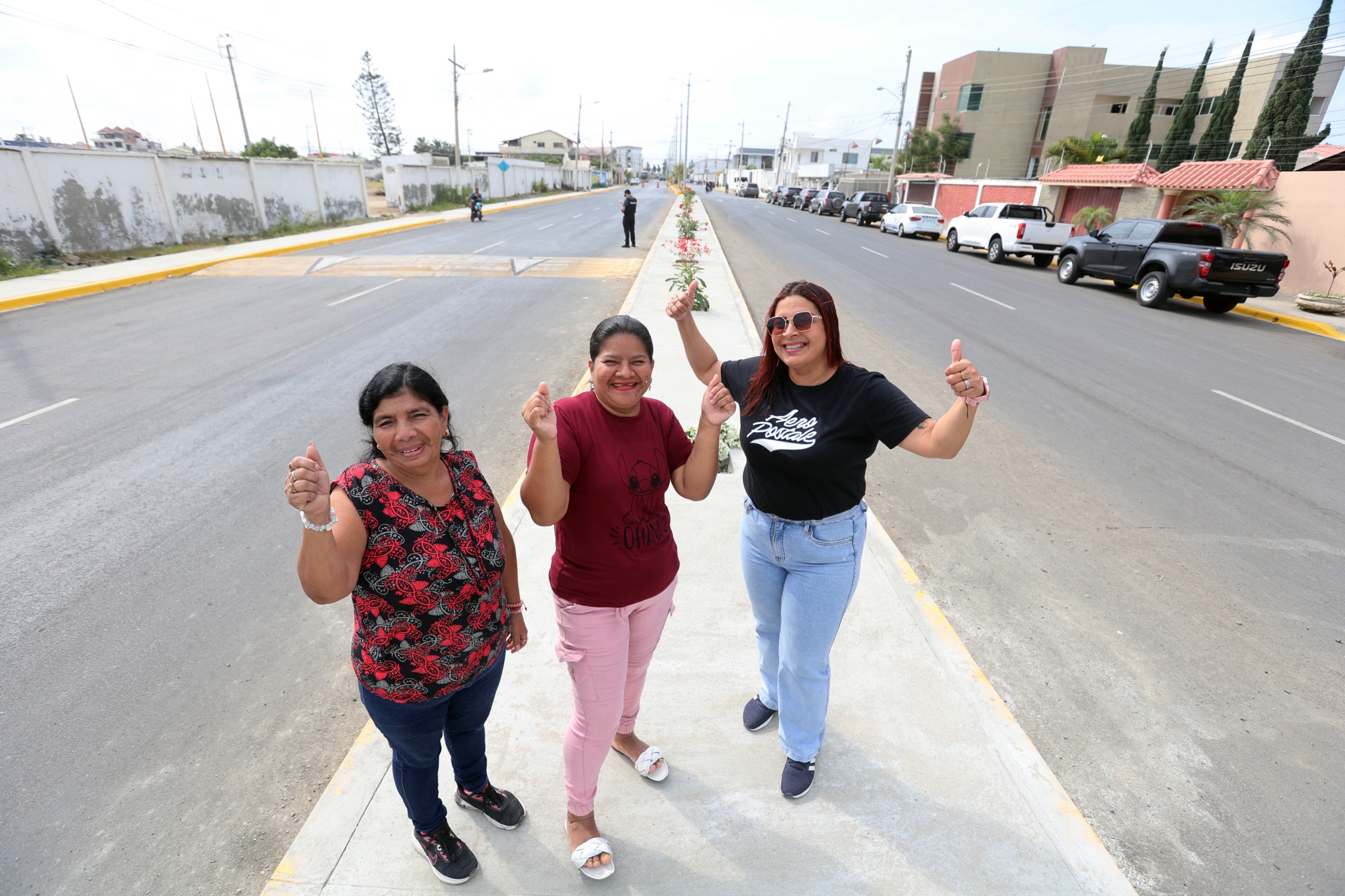 Presidente Daniel Noboa entrega obras de saneamiento y agua potable en Salinas