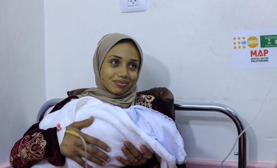Comadronas brindan atención a gestantes en Gaza durante el duro invierno