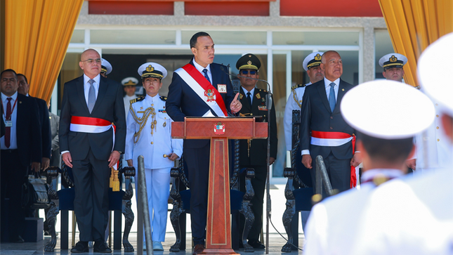 Presidente Jerí ratifica compromiso de fortalecer la Marina de Guerra con presupuesto, equipamiento y tecnología