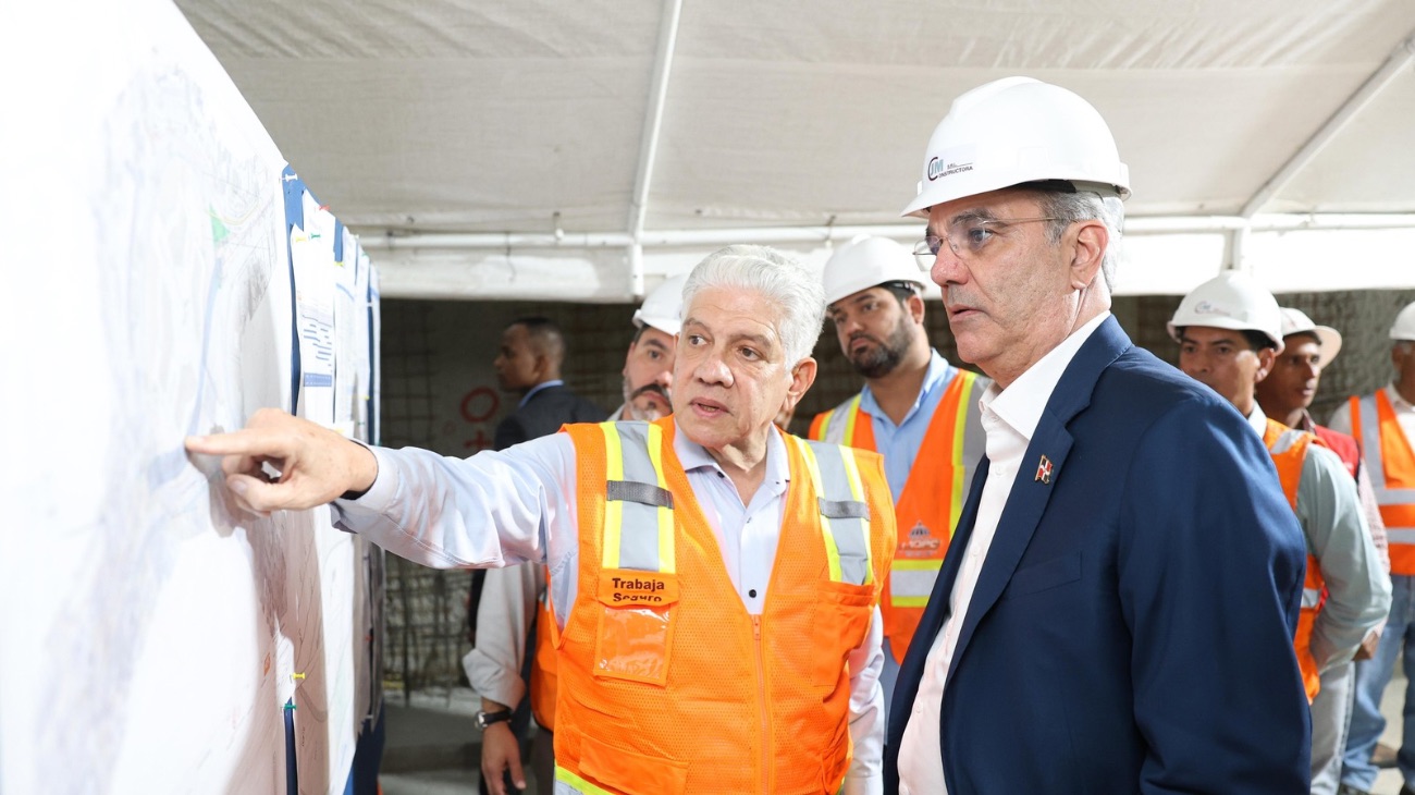 Abinader supervisa túnel bajo la Plaza de la Bandera