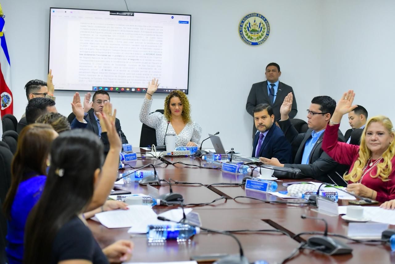 Proponen crear ley para registrar a comerciantes y asociaciones comunales en el CNR
