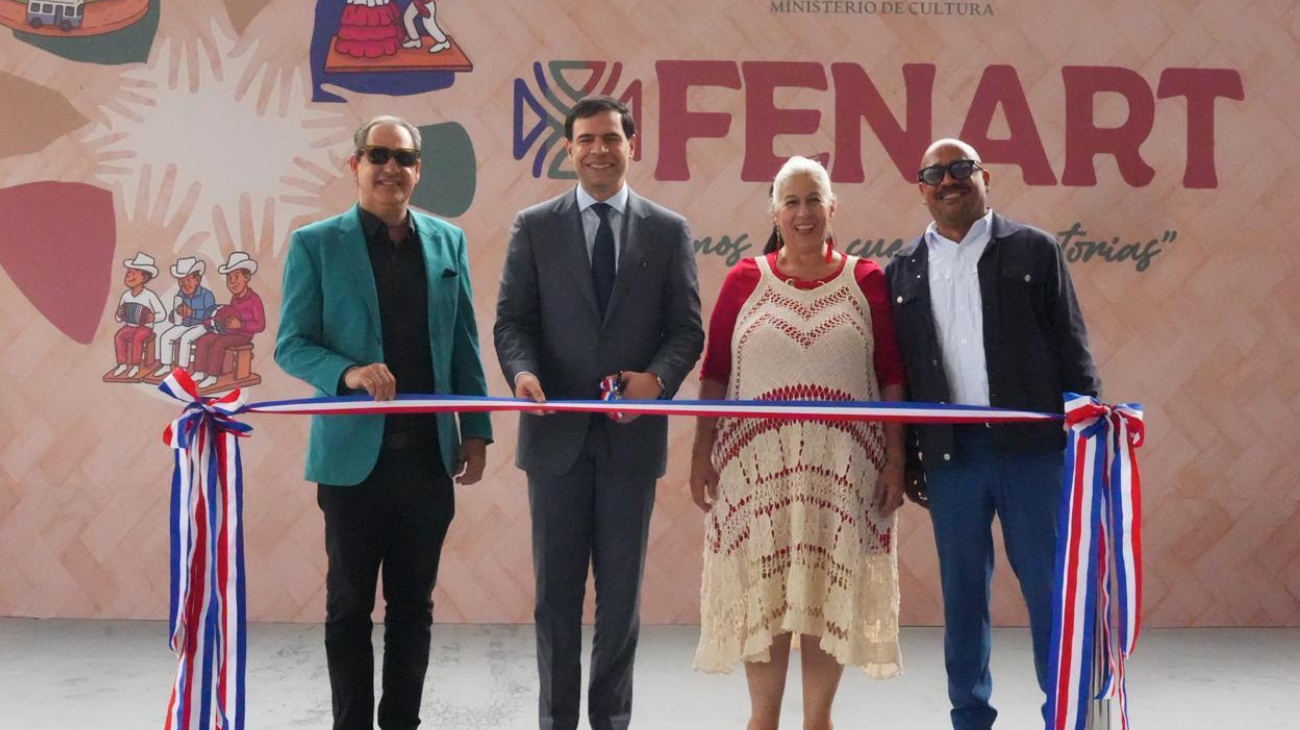 Ministro Roberto Ángel Salcedo preside el acto inaugural de la Feria Nacional de Artesanía