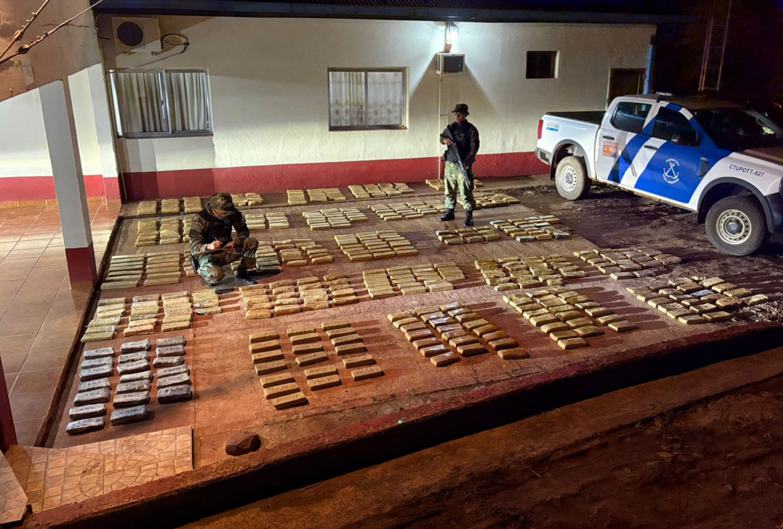 Prefectura Naval Argentina incautó más de 450 kilos de droga durante operativo nocturno en Montecarlo