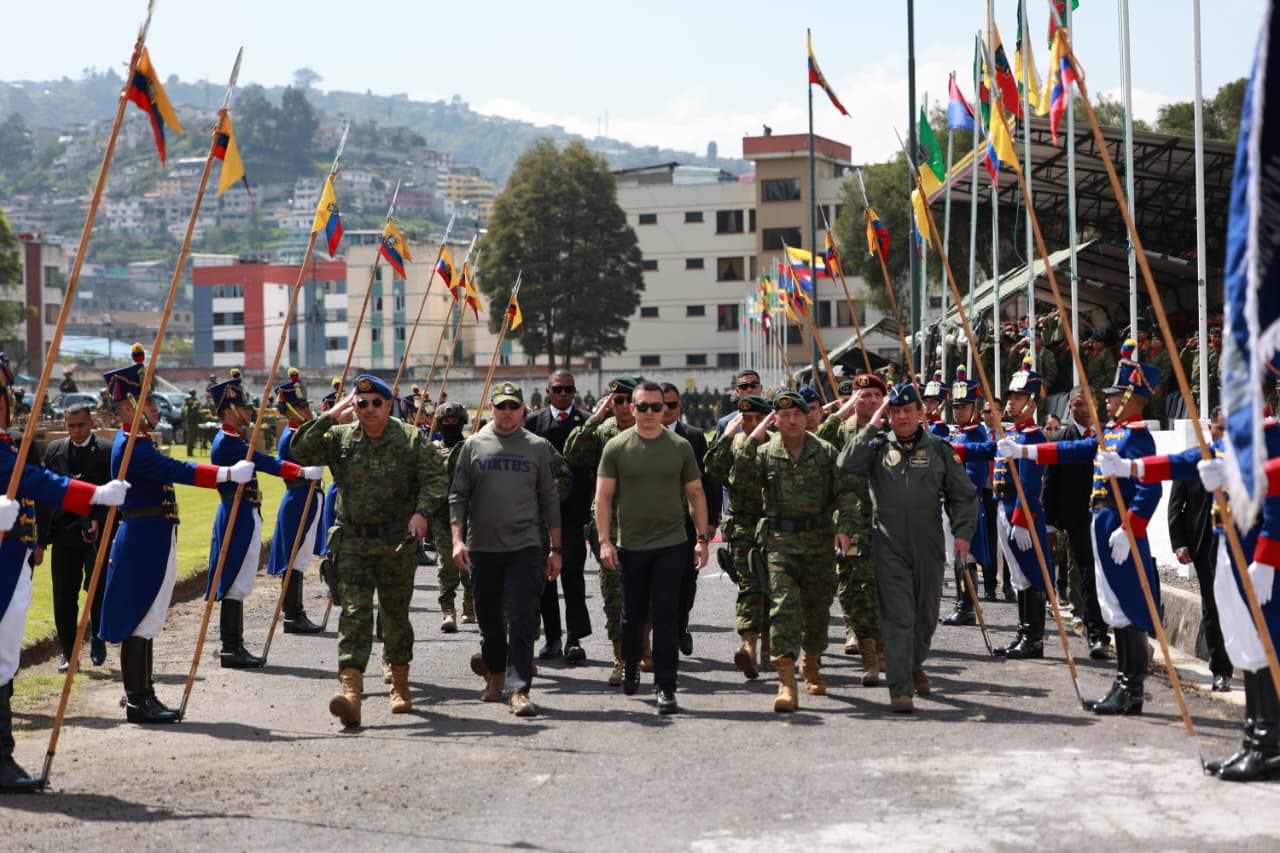 Presidente Daniel Noboa entrega equipamiento táctico a las Fuerzas Armadas con inversión de 9,4 millones de dólares