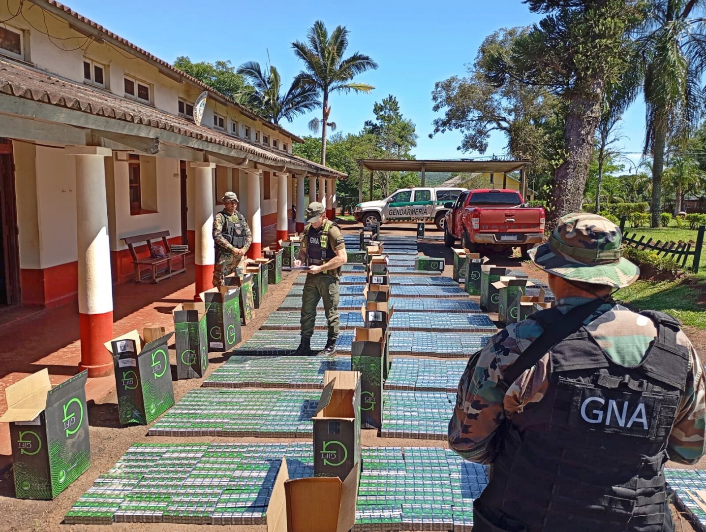 Misiones: camioneta robada se usó para transportar 22.500 paquetes de cigarrillos de contrabando