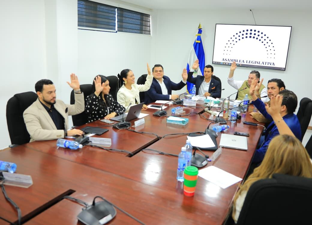 Dictamen de presupuesto para 2026, completamente financiado, pasa a Pleno