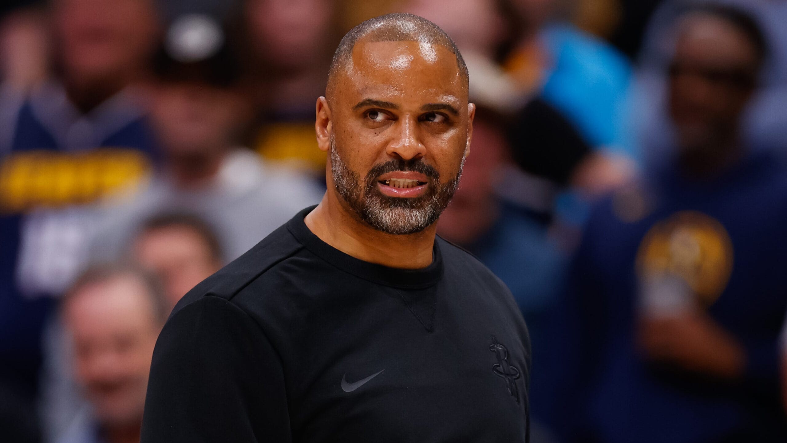 La NBA multa con 25.000 dólares al entrenador de los Rockets, Ime Udoka, por críticas públicas a los árbitros