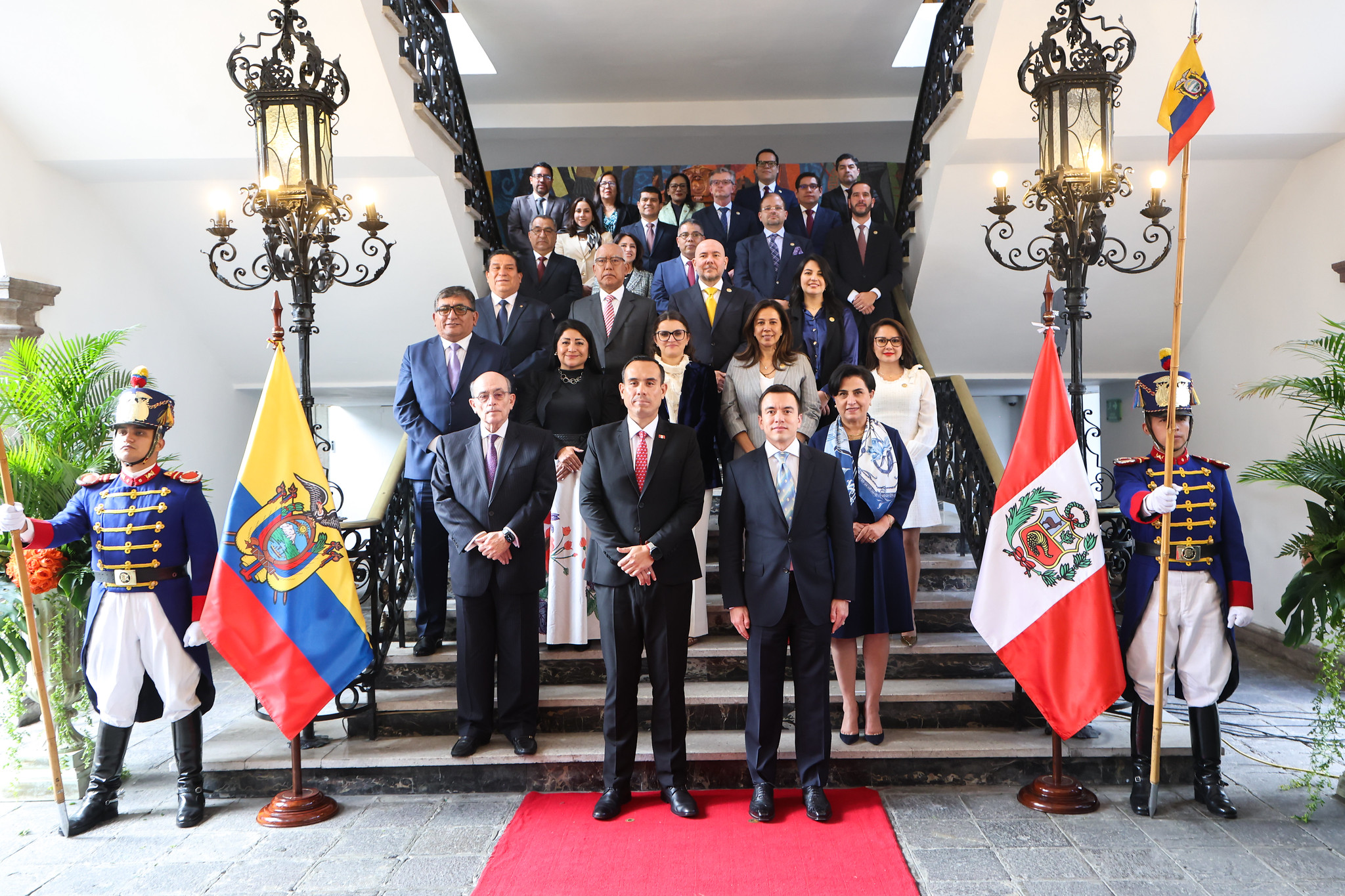 Presidentes de Ecuador y Perú cierran encuentro binacional con compromisos en seguridad, control fronterizo y desarrollo