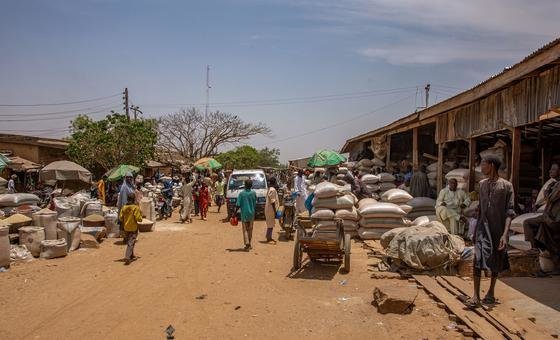 La ONU condena ataque suicida en una mezquita de Nigeria que dejó cinco muertos.