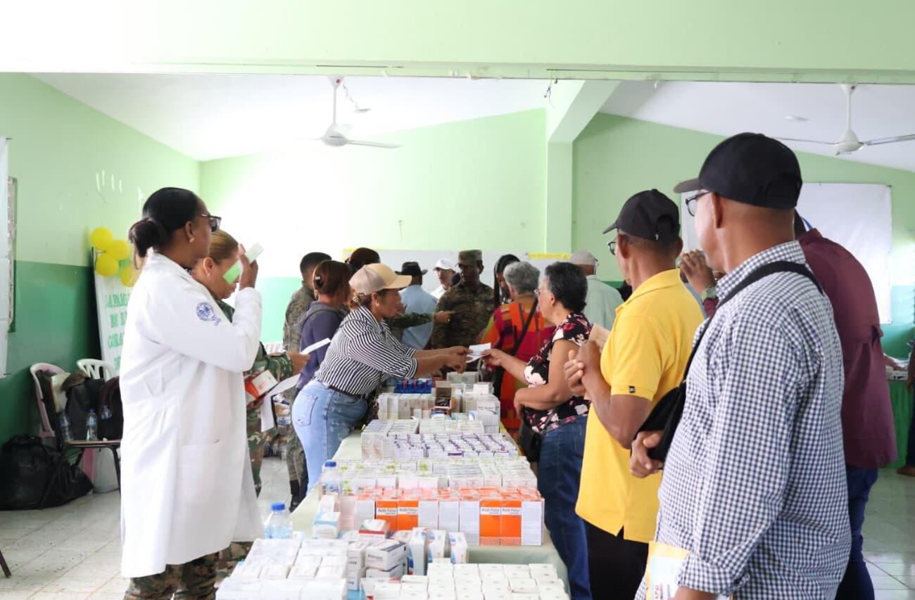 DGDC y Ejército RD realizan jornada asistencial en Matayaya y lanzan programa “Vivienda Habitable”