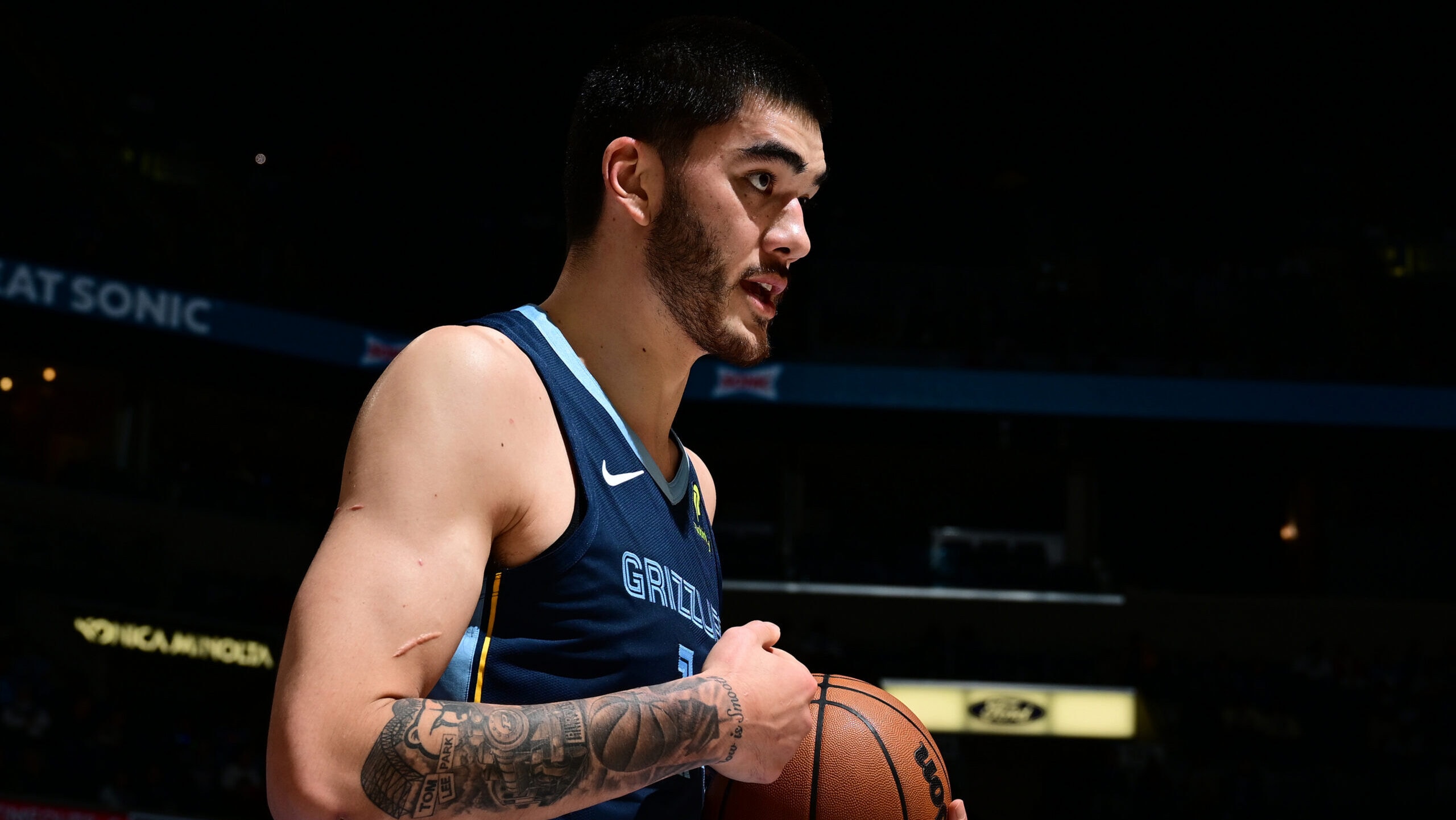 Zach Edey, de los Grizzlies, podría estar fuera al menos un mes por su nueva lesión de tobillo