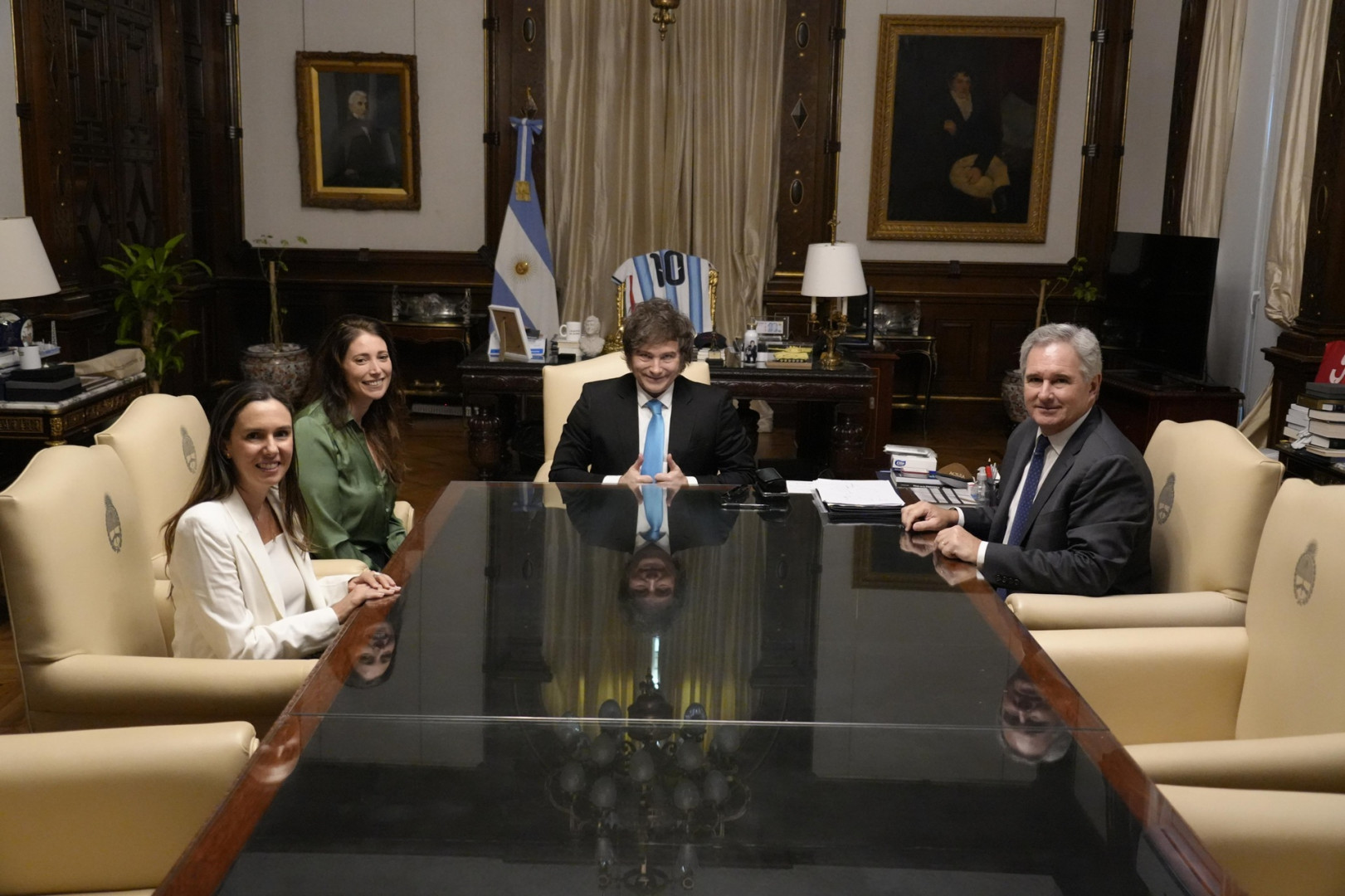 Milei se reunió con Elisa Trotta, fundadora de Alianza por Venezuela, y con la diputada Sabrina Ajmechet