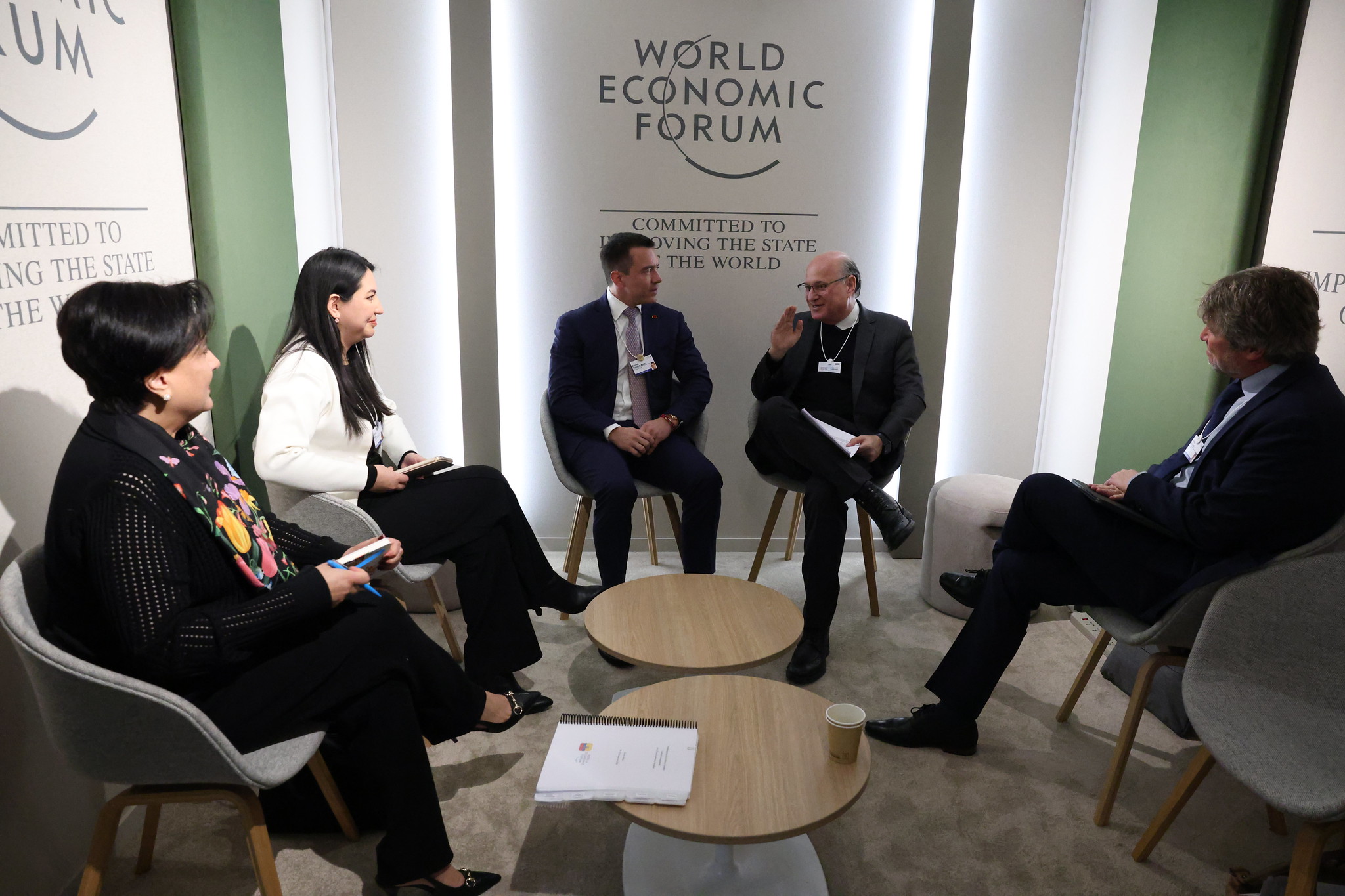 Daniel Noboa mantiene reuniones con aliados estratégicos en Davos durante el Foro Económico Mundial