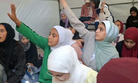 Educación en Gaza; menores migrantes en Estados Unidos; sarampión en España: noticias del martes