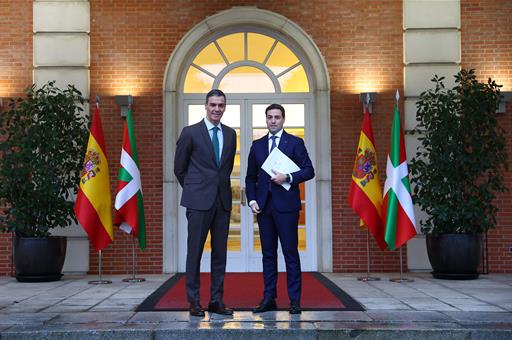 Pedro Sánchez y Imanol Pradales acuerdan celebrar una Comisión Bilateral de Cooperación y una Comisión Mixta de Concierto Económico