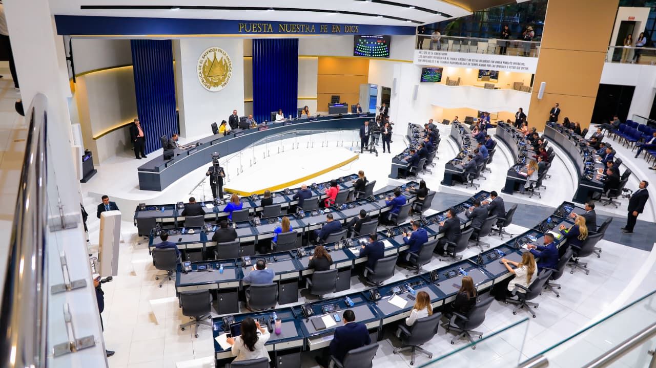 Asamblea aprueba plazas para docentes interinos conforme a la Ley de Salarios