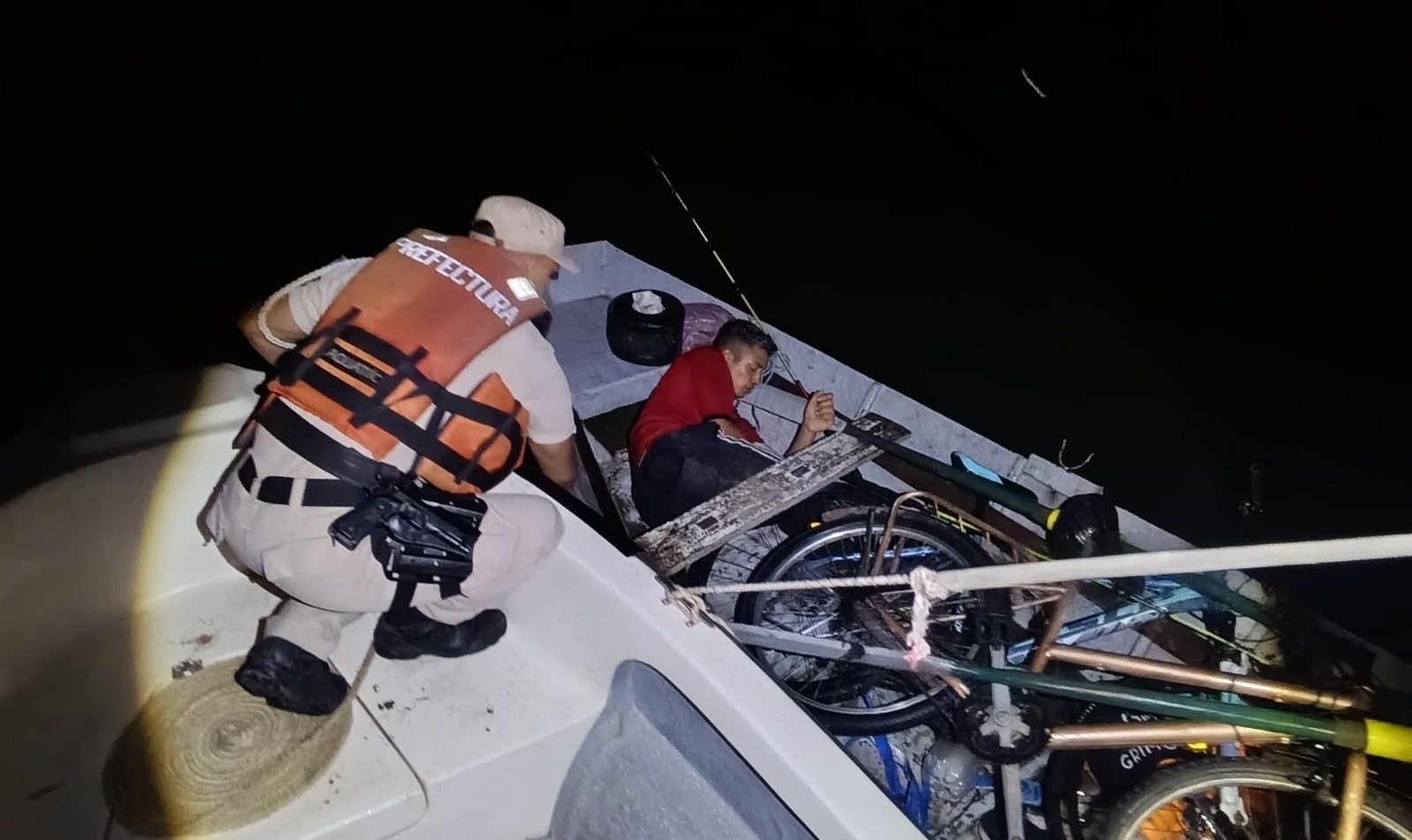 Prefectura rescató a una persona de una embarcación a la deriva en Concepción del Uruguay