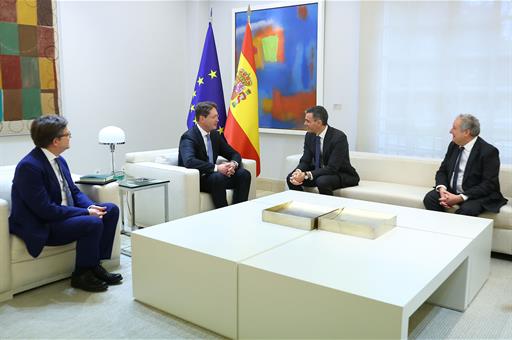 España: El presidente del Gobierno y el presidente de la ACEA analizan la transición verde de la UE y sus retos.