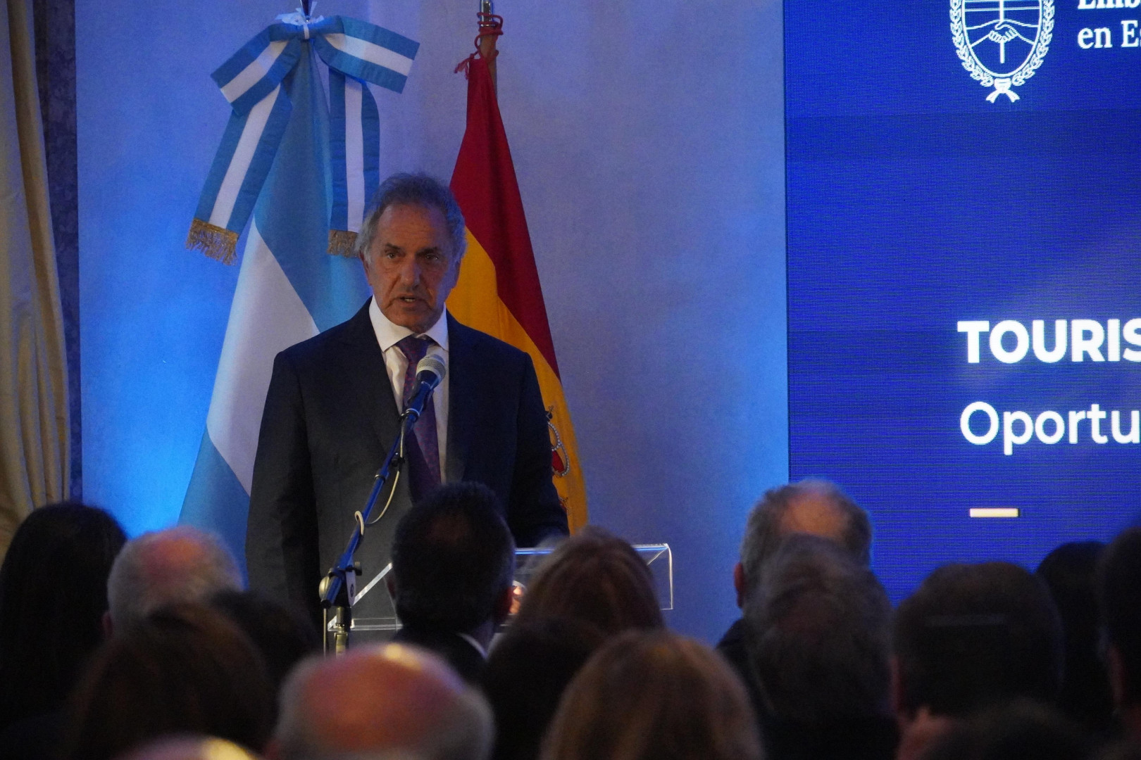 Scioli busca inversores internacionales para desarrollar el turismo en Argentina