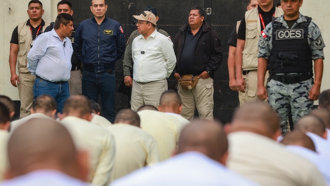 Presidente Jerí supervisa traslado de internos de alta peligrosidad al penal Ancón I