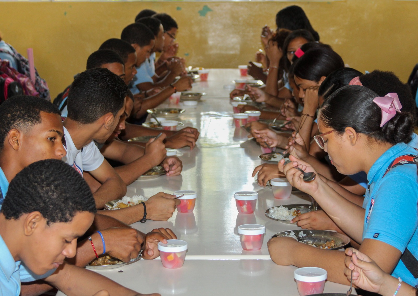 Inabie reduce la sal en menús escolares y controla el azúcar para la salud de los estudiantes