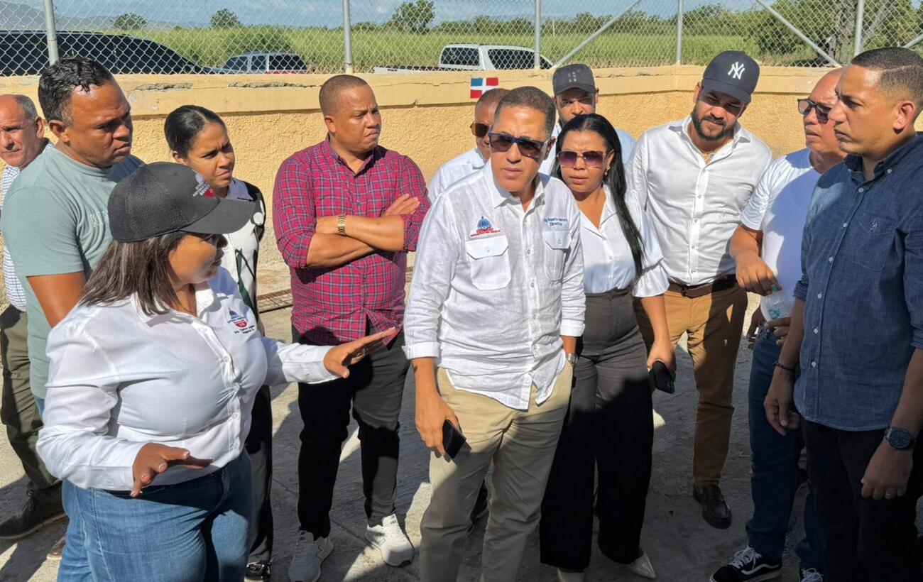 Ministerio de Educación acelera la construcción de 18 proyectos escolares en Bahoruco mediante Plan 24/7-365