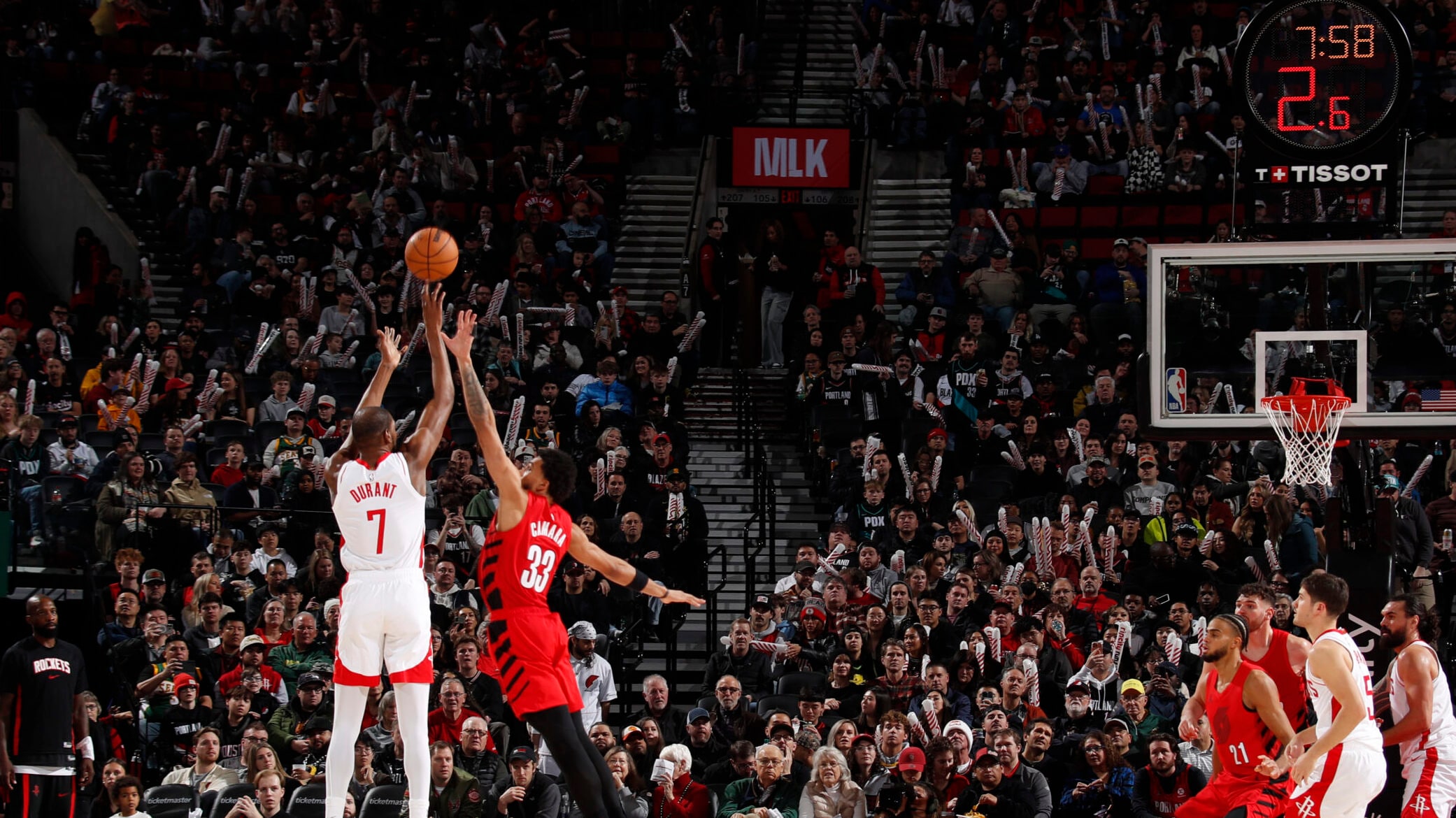 Kevin Durant supera a Wilt Chamberlain en la lista de máximos anotadores de la NBA