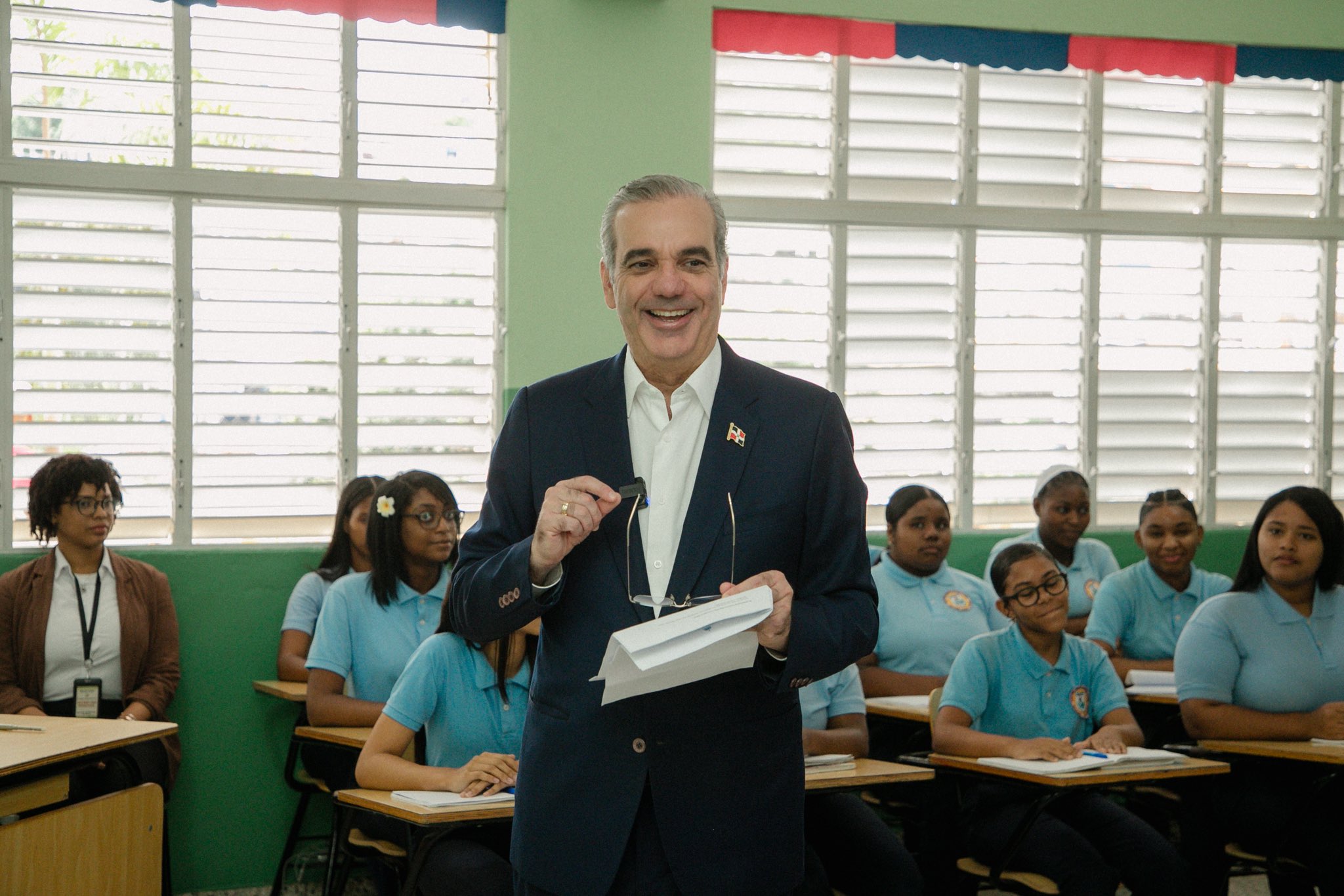 Abinader da seguimiento a la enseñanza de Educación Moral, Cívica y Ética Ciudadana