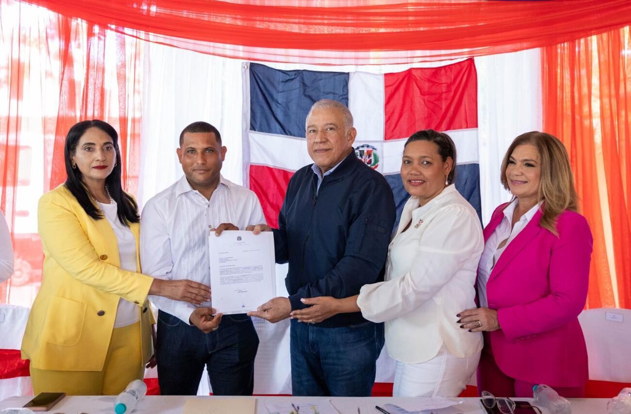 Ministerio entrega más de RD$85 millones para obras de construcción en Azua