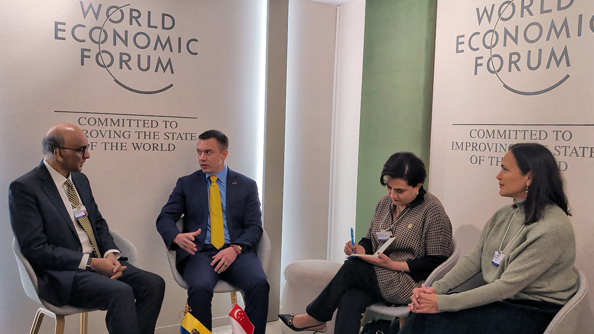 Desde Davos, presidente de Ecuador impulsa diálogo global, igualdad de género y alianzas estratégicas