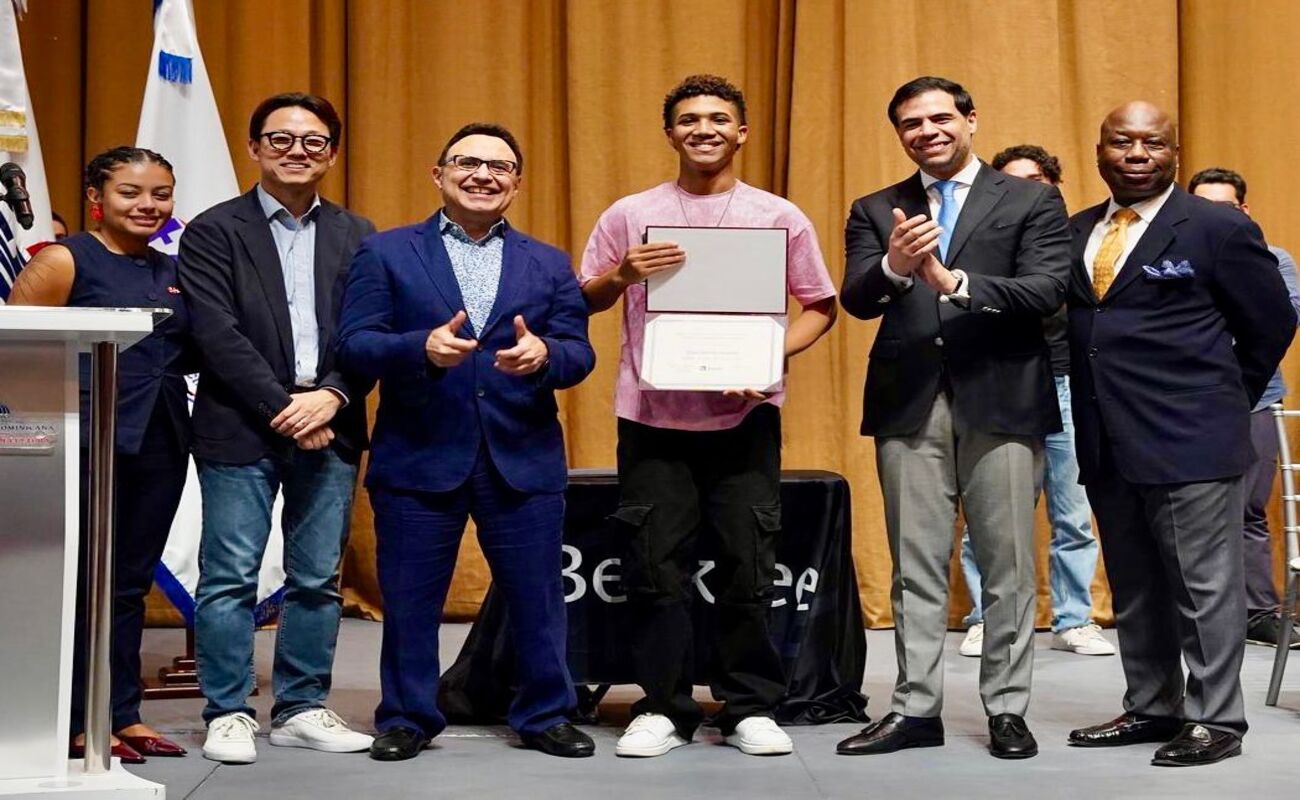 Berklee concluye en Santo Domingo con 43 estudiantes becados y más de 200 millones de pesos en financiamiento