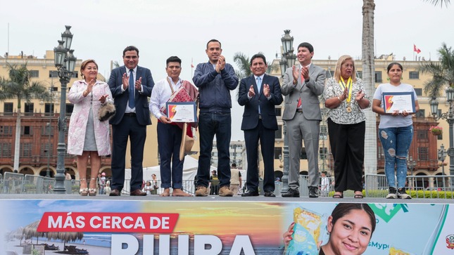 Presidente Jerí participó en feria multisectorial que reunió productos y servicios de la región Piura