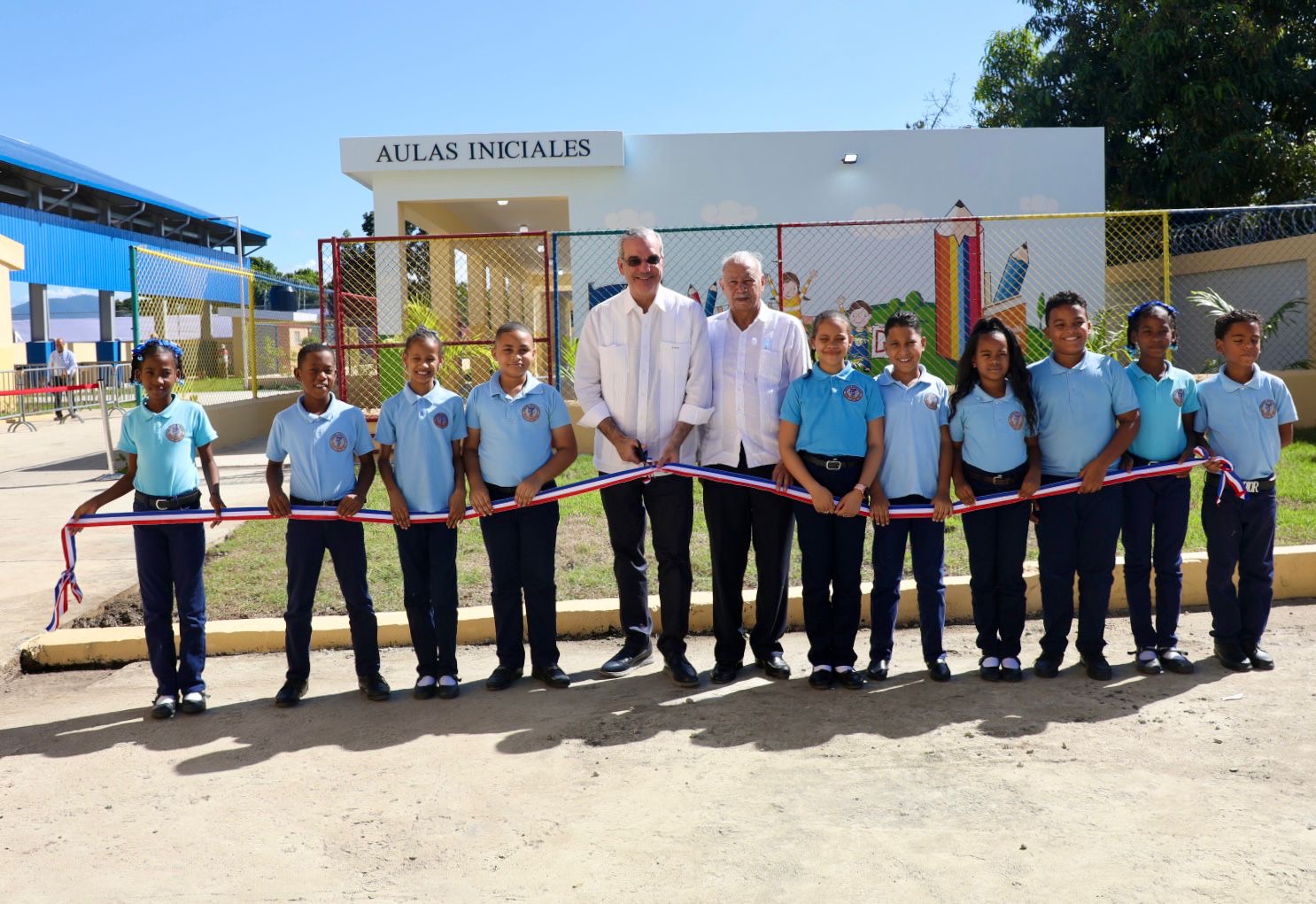 Abinader impulsa mejoras en infraestructura educativa en Dajabón con nuevas aulas y techado para más de 100 estudiantes