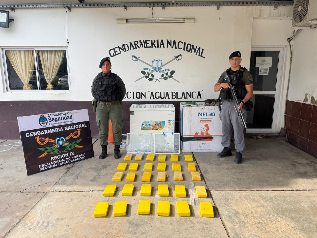 Detienen a hombre que intentaba ingresar al país cargando un congelador con 31 kilos de cocaína