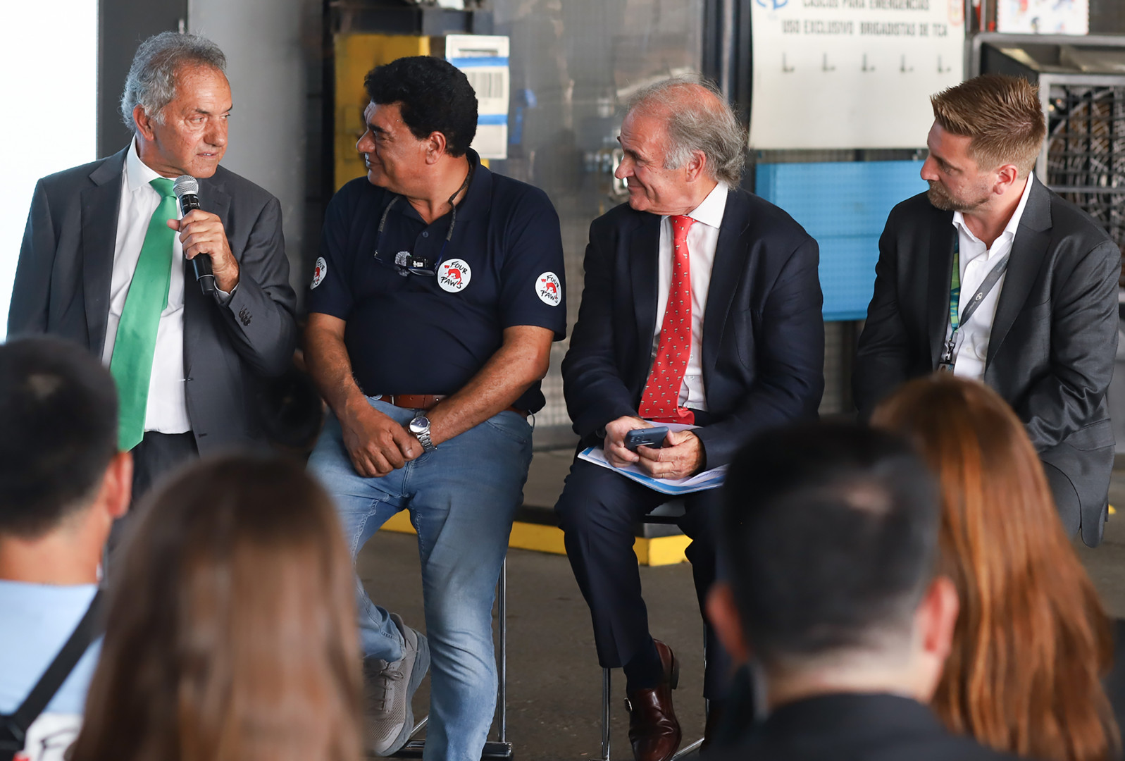 Scioli y Brom acompañaron traslado de animales rescatados del ex zoológico de Luján
