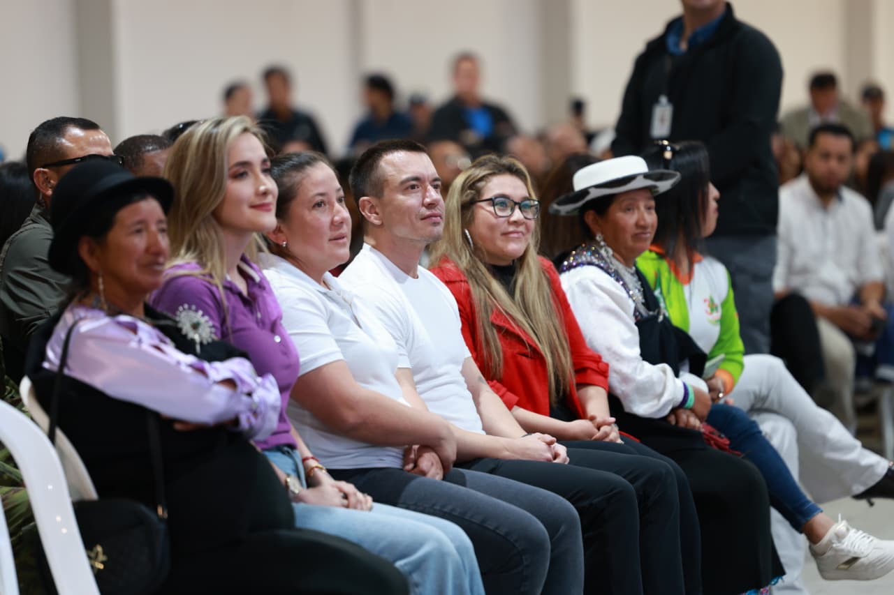 Presidente Noboa anuncia créditos para economía popular por 62 millones de dólares y para mujeres rurales por 6,9 millones