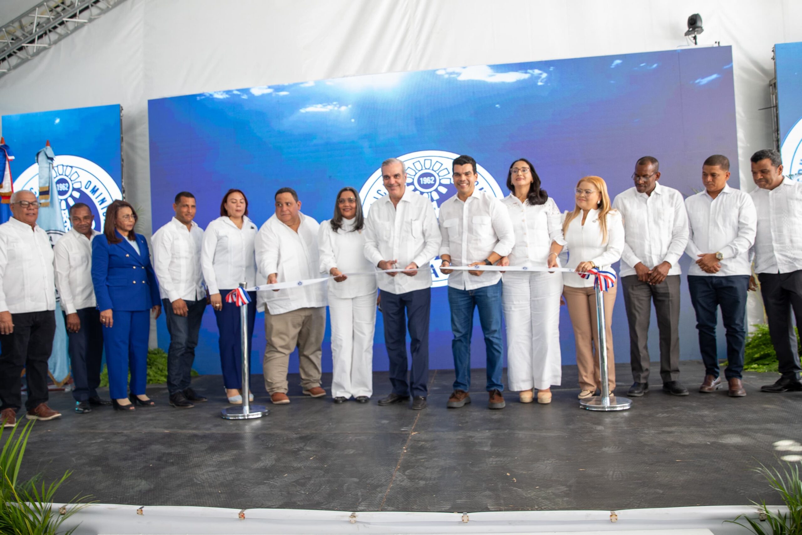 Abinader inaugura ampliación del acueducto de Azua y otras obras de agua potable que impactarán a más de 100,000 personas