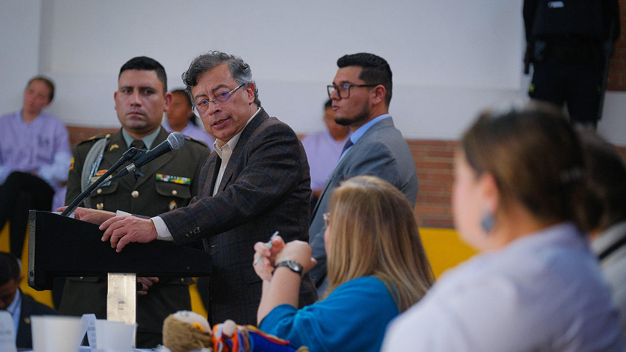Petro ordena al ICBF dejar de tercerizar servicios