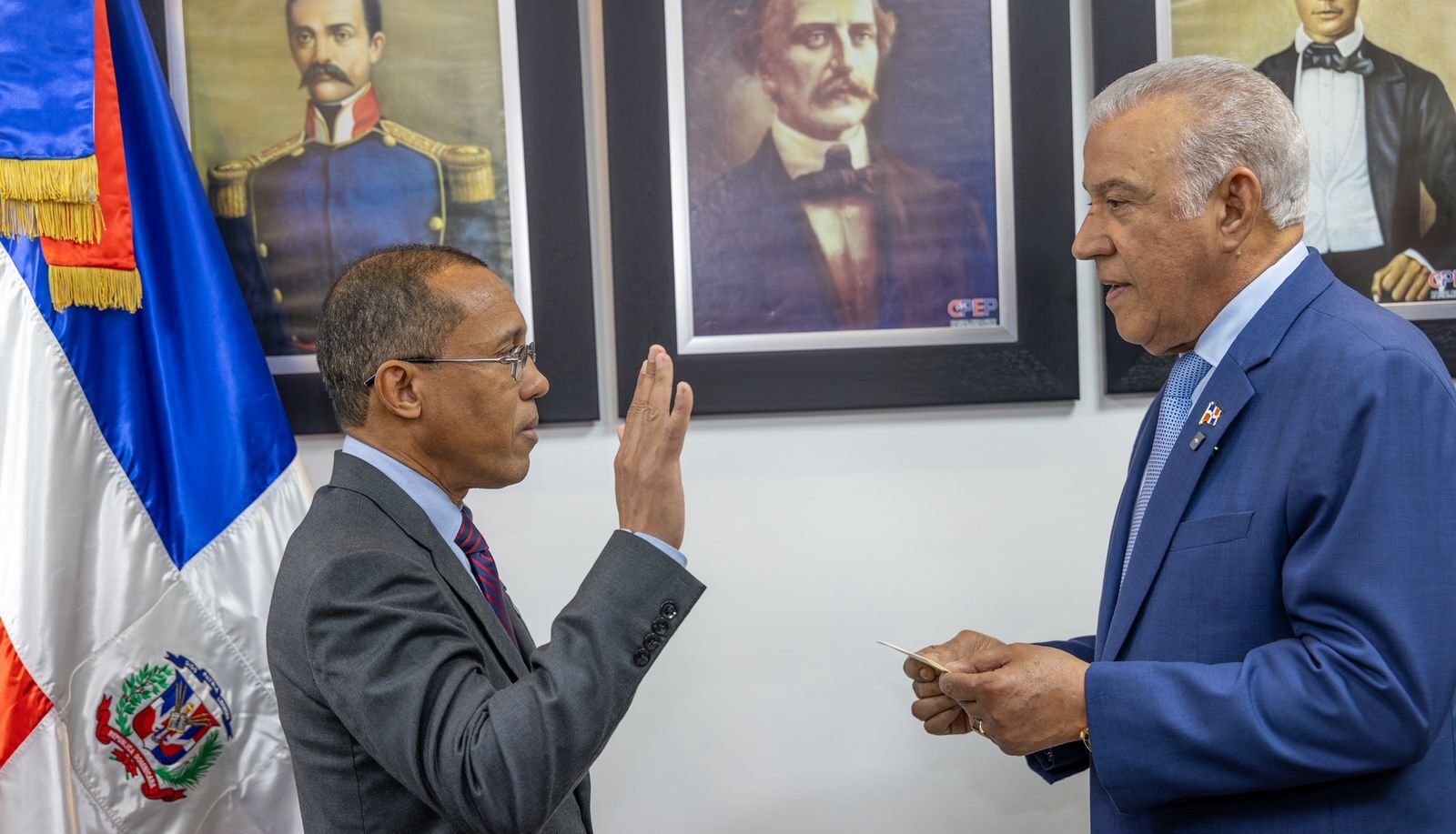 Geraldo Espinosa Pérez asume como contralor general de la República tras juramentación