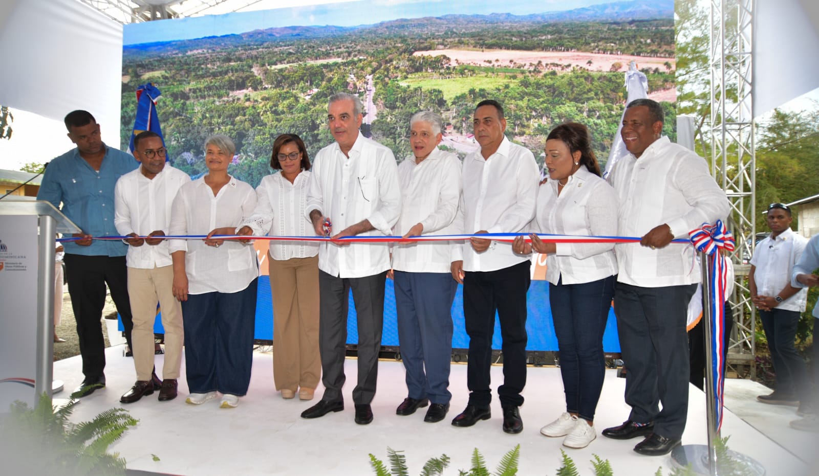 Abinader inaugura la carretera Bayaguana-El Puerto, vinculando la integración regional