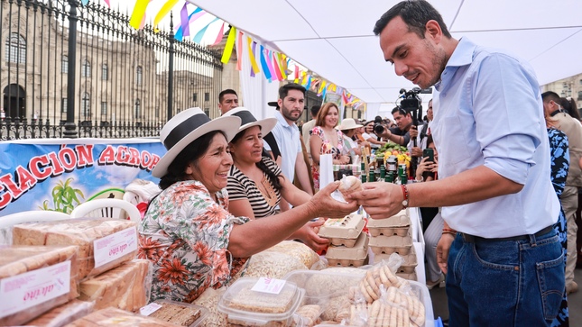 Presidente Jerí participó en feria multisectorial que mostró productos y servicios de Apurímac