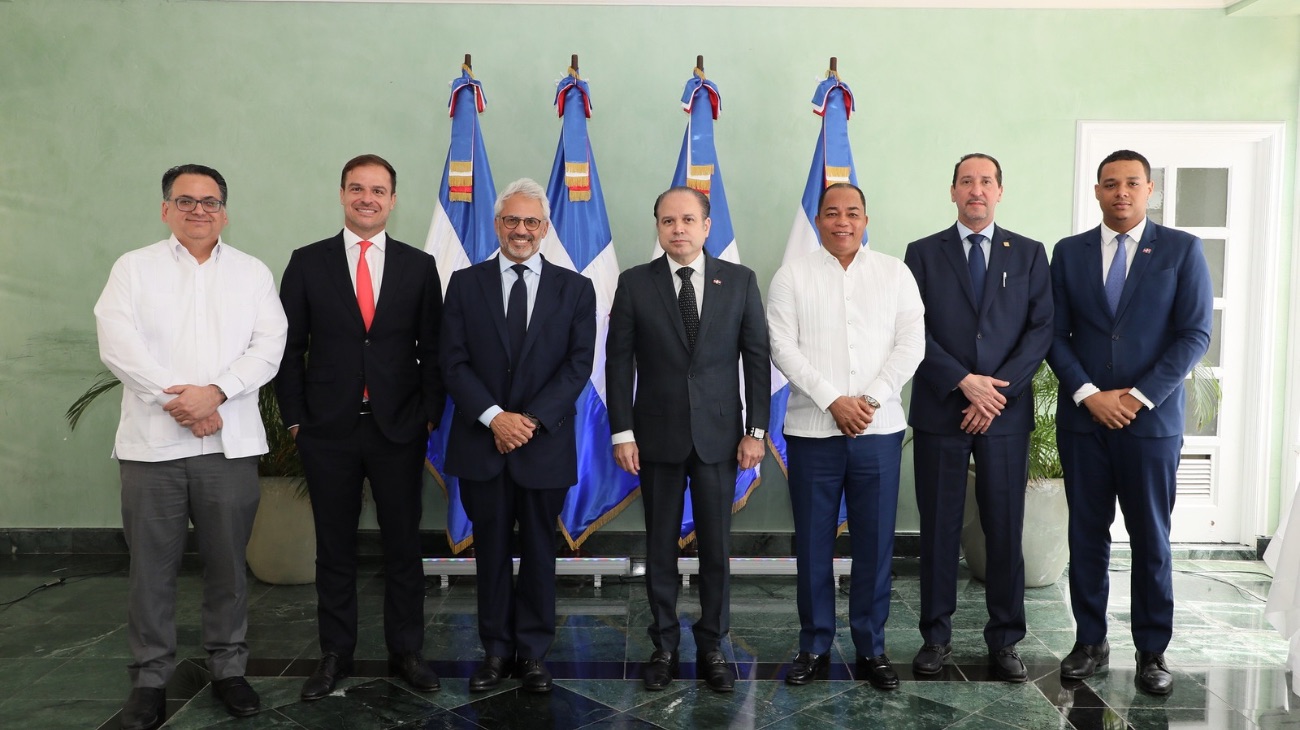 República Dominicana y Bladex firman declaración para negociar acuerdo que establecería oficina regional en el país