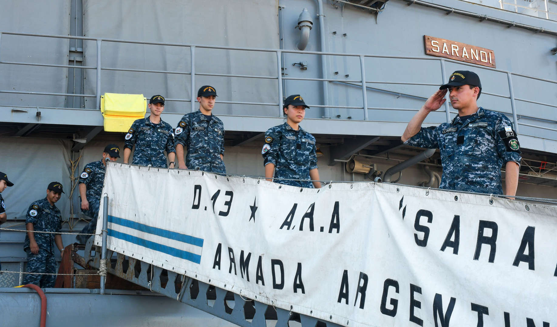 Guardiamarinas en comisión realizan cursos en la base naval Puerto Belgrano