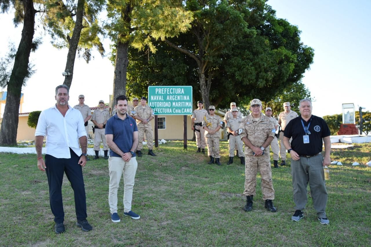 Secretario de Seguridad Nacional y Prefecto Nacional recorren dependencias de la Prefectura en el norte del país